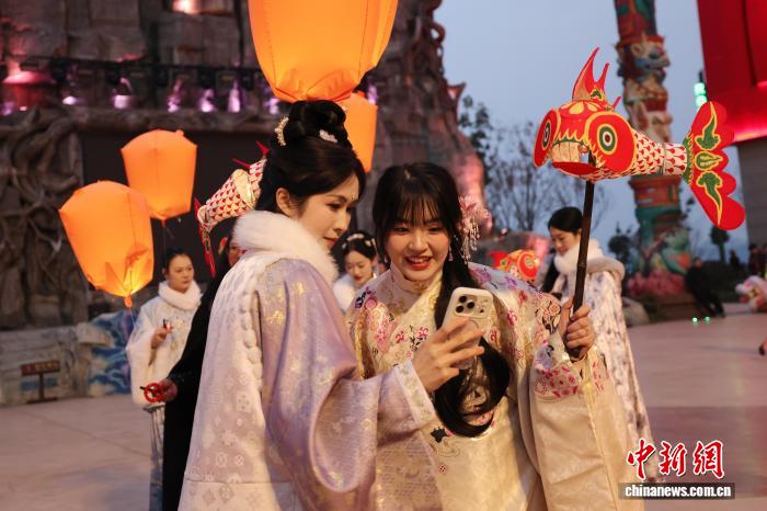 賭博：（新春走基層）湖北宜都：“國潮非遺”引遊人