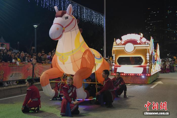 捕魚機:(新春見聞)澳門花車巡遊點亮新春之夜